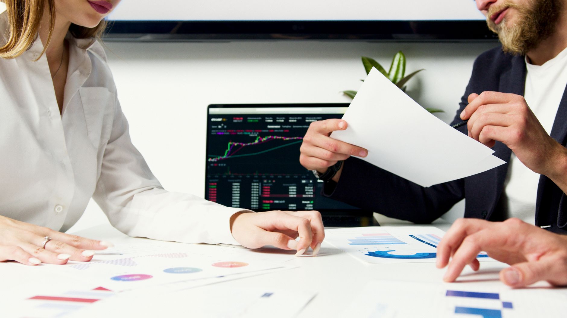 Bond ETF Comparison: Corporate vs. Treasury Bonds for U.S. Investors