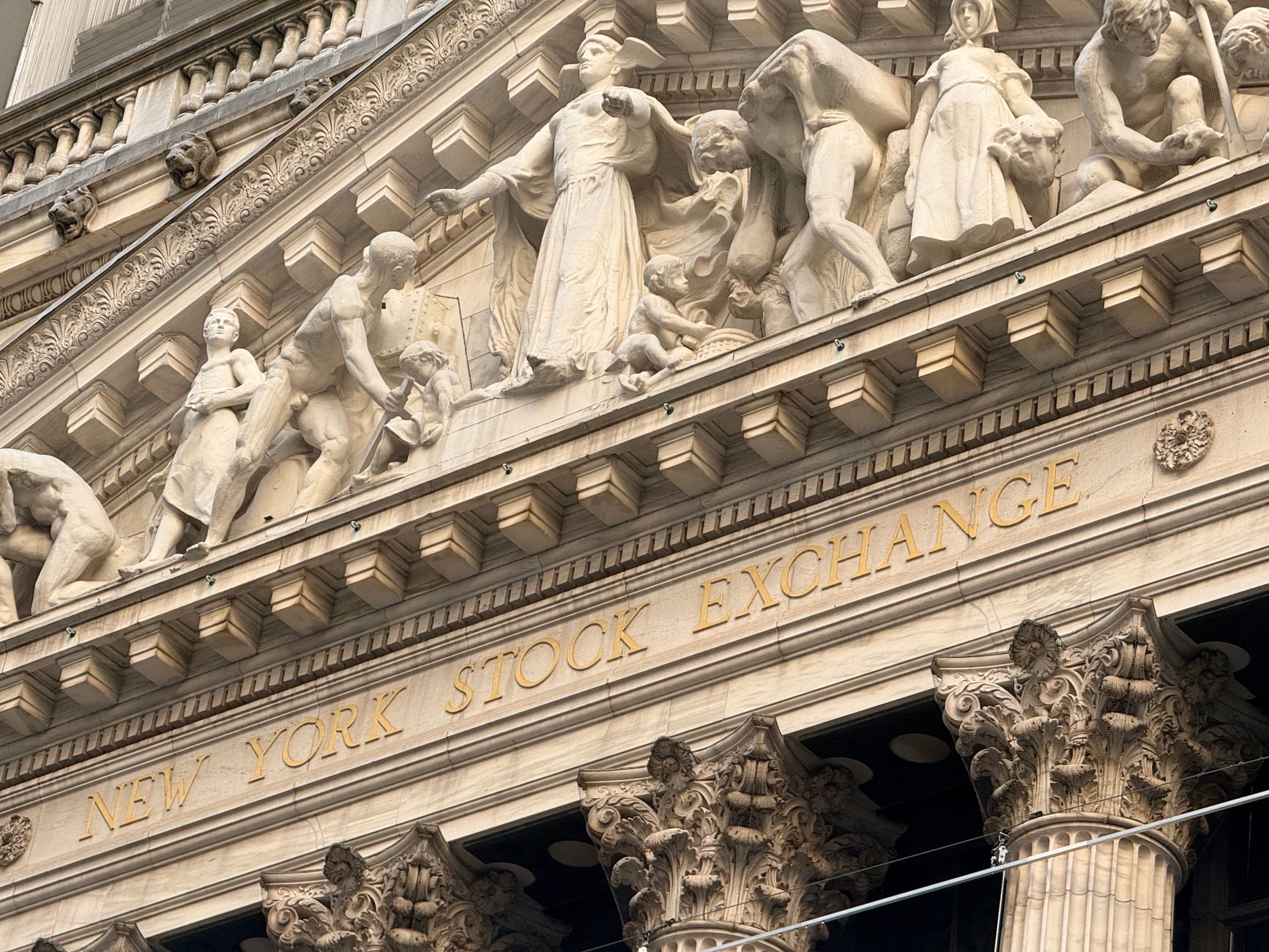 AI Spending Spree Rattles Bond Markets as Debt Concerns Mount