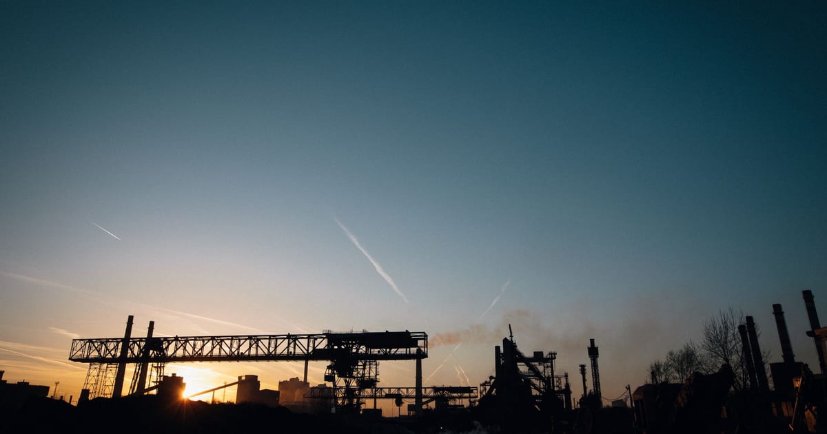U.S. Refiner Stocks Rally on Global Fuel Supply Tightness