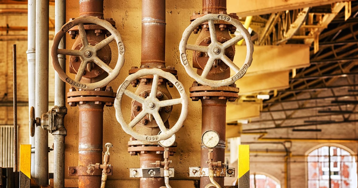Oil Tops $100 as US, Iran Clash; Gas Prices Surge