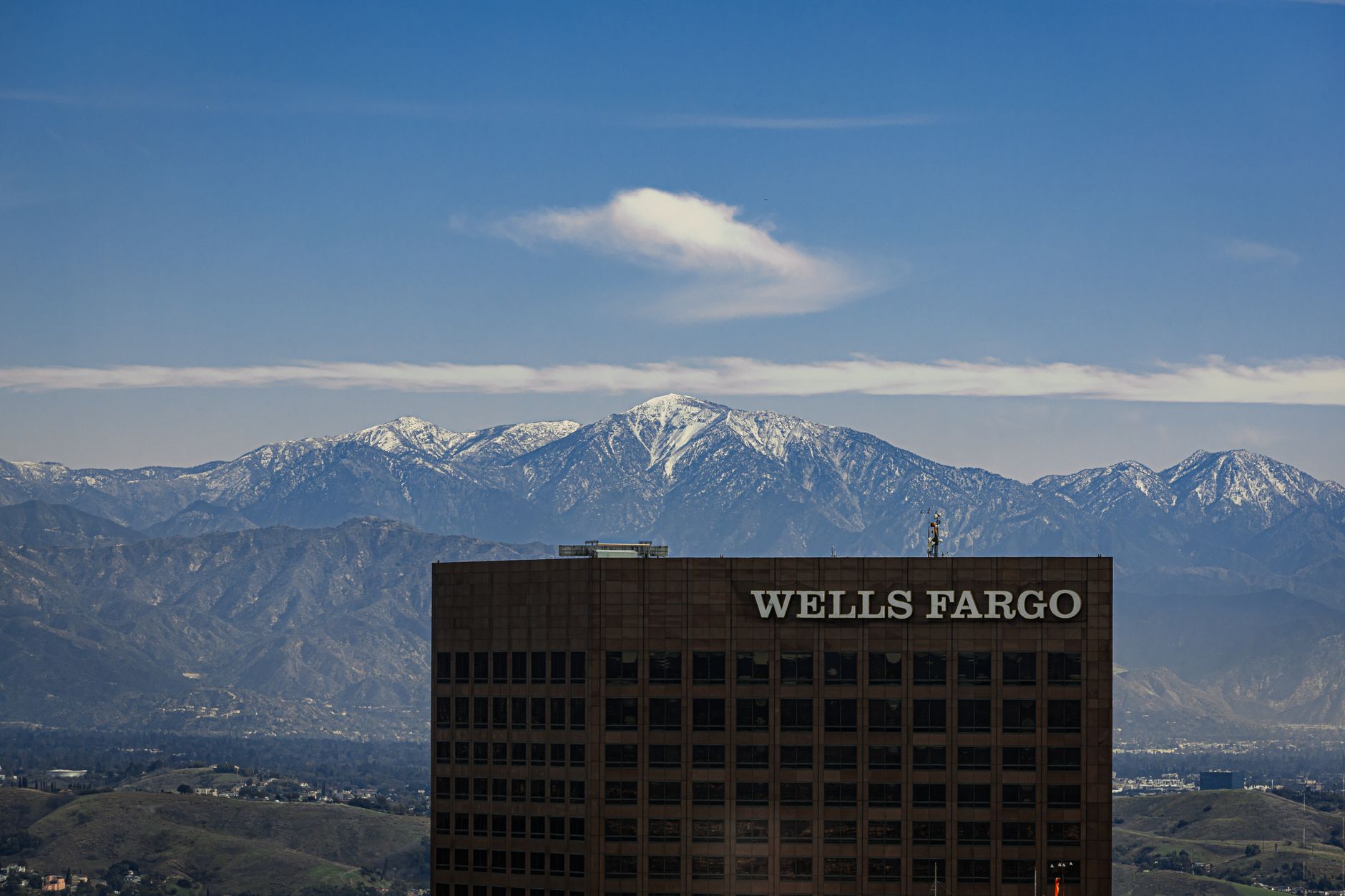 Paramount Halts Warner Acquisition Amid Legal Hurdles from Multiple States and Writers Guild