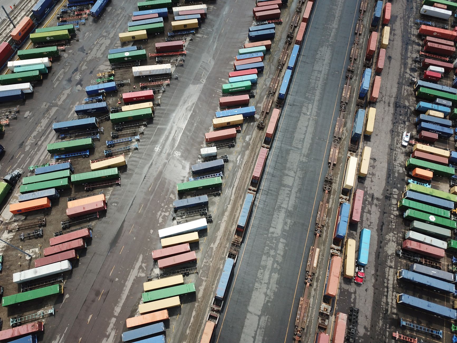 Record Trucking Rates Squeeze Shippers, Open Door for Carriers