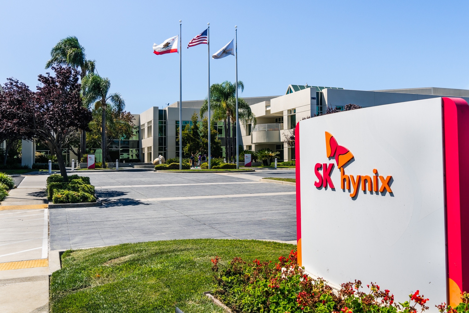 SK Hynix Lands on Nasdaq, but High Bar for Investors Requires Patience