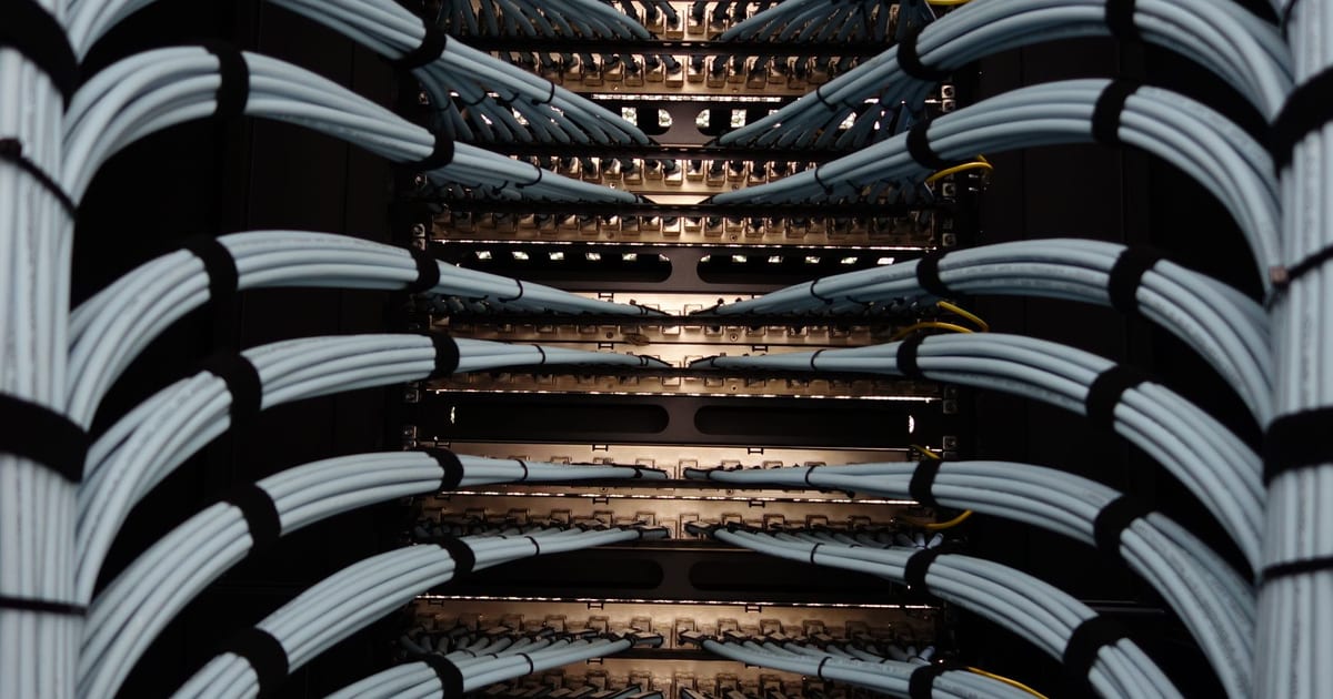 SoftBank Shares Slide After Oracle Data-Center Warning
