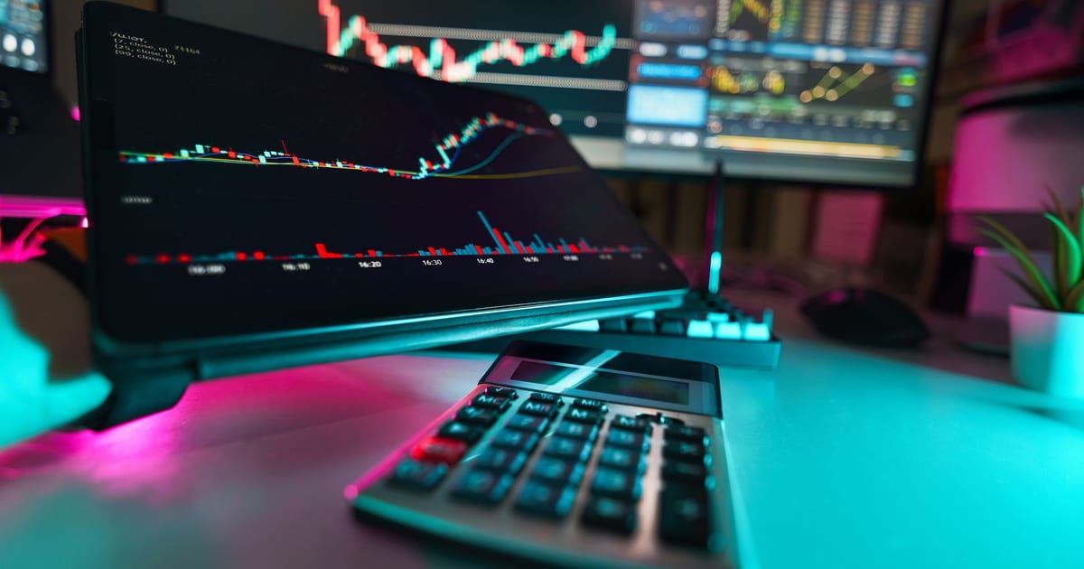 Trump Meets Crypto Leaders, Urges Clarity Act Vote